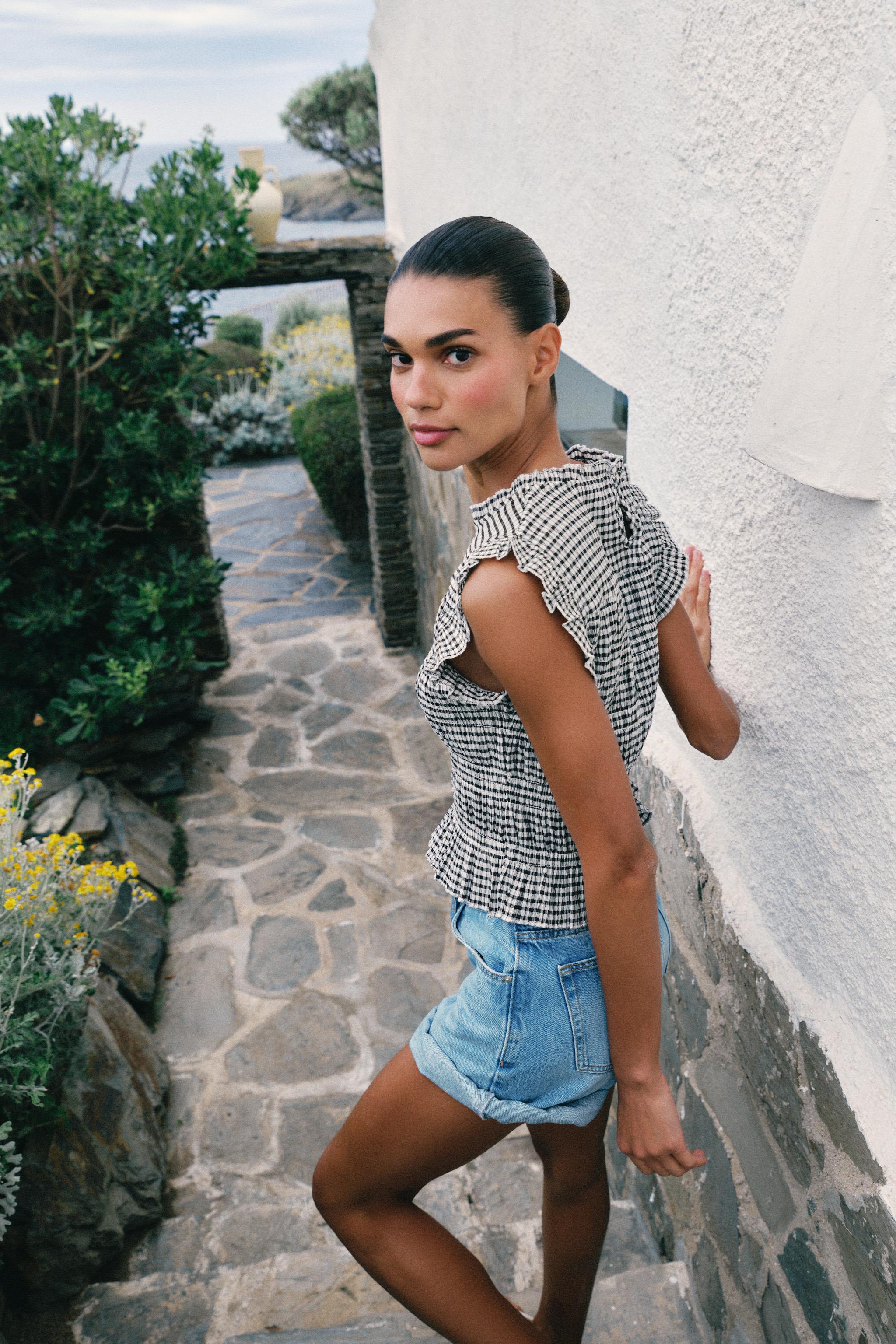 GINGHAM SMOCKED TOP